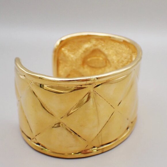 CHANEL CC Logo Matelasse Bangle Bracelet Gold GHW France Vintage 87RL336 - Picture 7 of 11